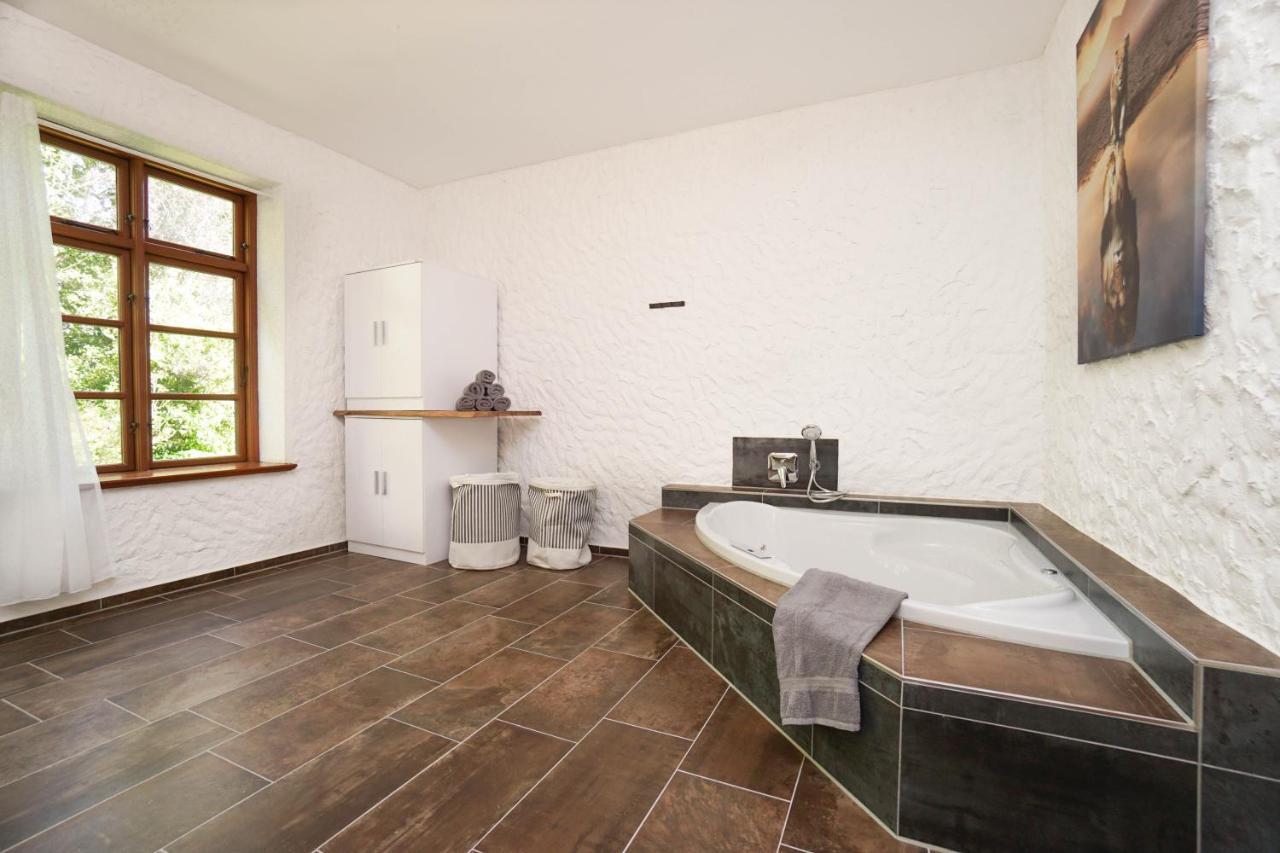 Ruhe Unter Reet-haus Mit Sauna, Whirlpool Und Kamin *